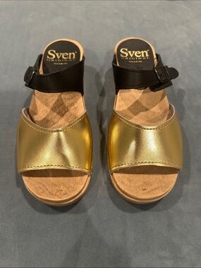 Women’s Sven wooden Gold and Black Slide Sandals
